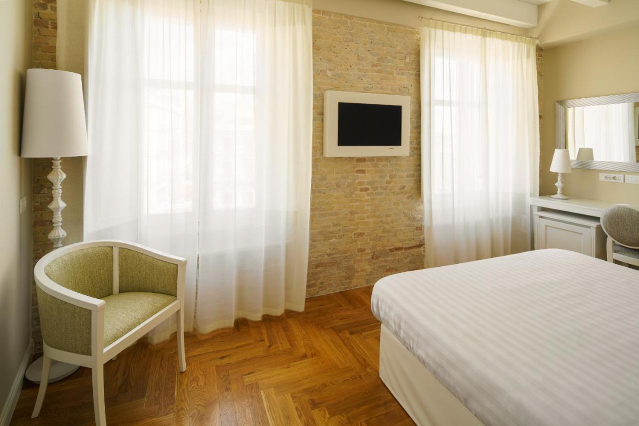 Boutique Hotel Carlo Felice กาญารี ภายนอก รูปภาพ